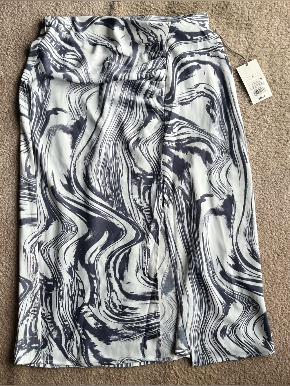 NWT! patterned silky stretchy skirt size small